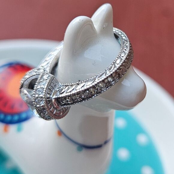 Elegant Silver Ring - Picture 3 of 5